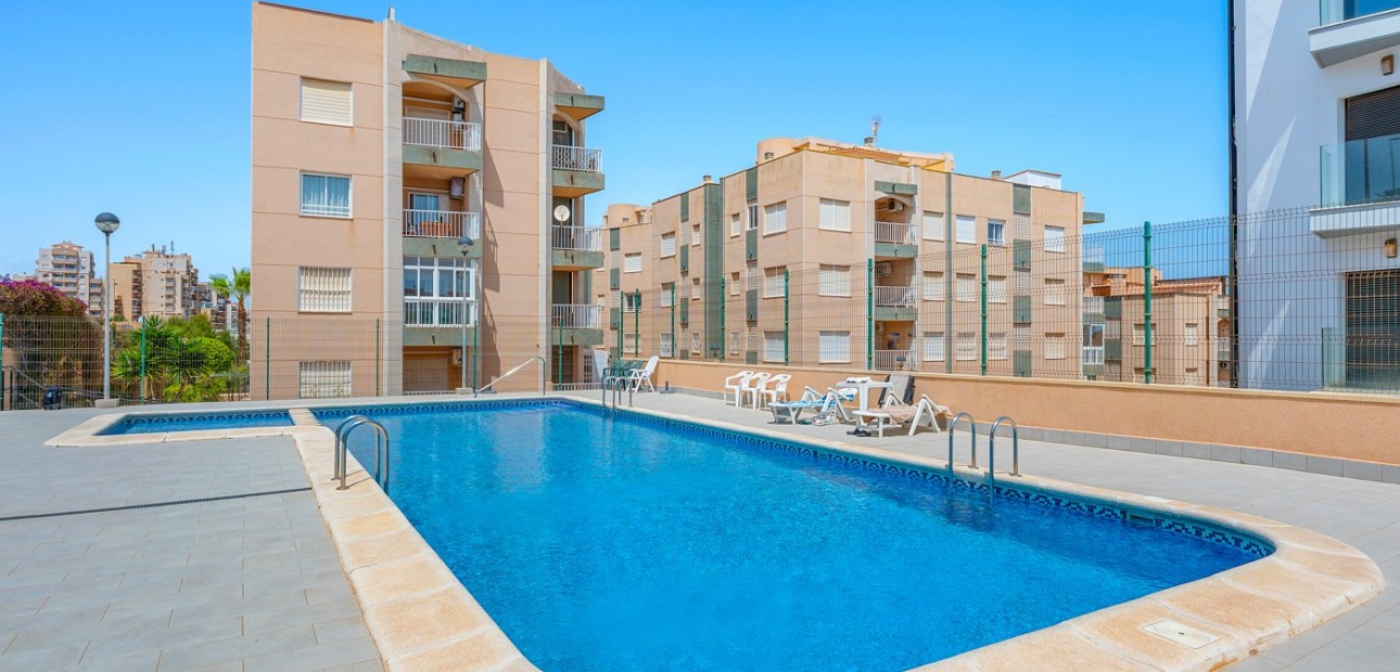 Sale - Apartment / flat -
Torrevieja - La Mata