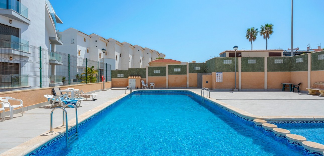 Sale - Apartment / flat -
Torrevieja - La Mata