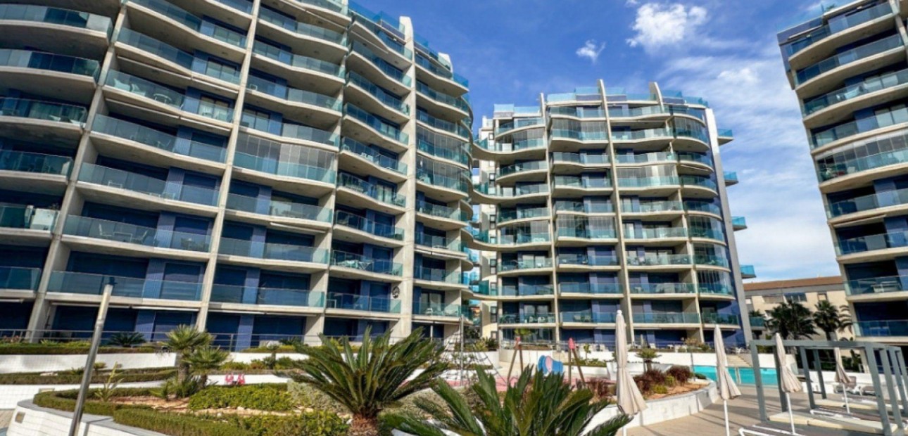 Sale - Apartment / flat -
Torrevieja - Punta prima
