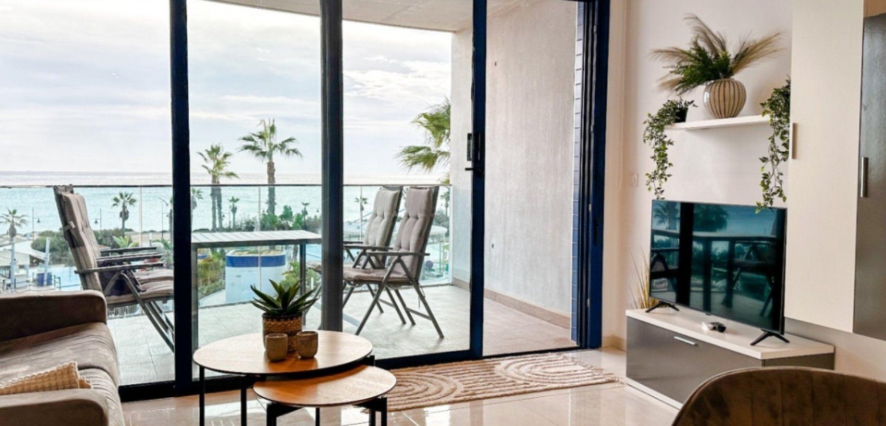 Sale - Apartment / flat -
Torrevieja - Punta prima