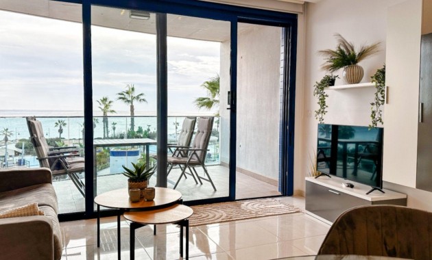 Sale - Apartment / flat -
Torrevieja - Punta prima