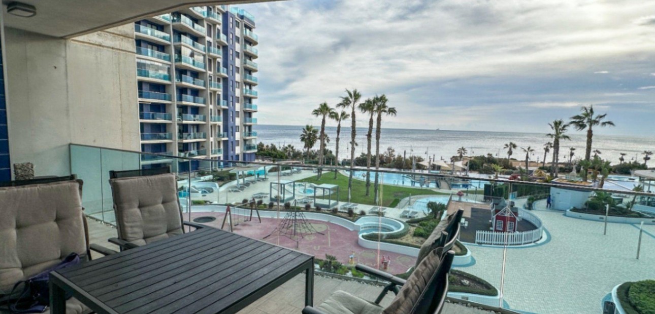 Sale - Apartment / flat -
Torrevieja - Punta prima