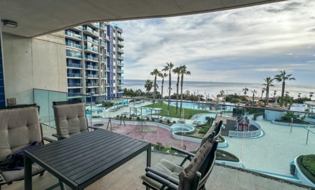 Sale - Apartment / flat -
Torrevieja - Punta prima