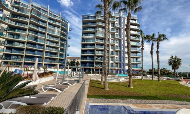 Sale - Apartment / flat -
Torrevieja - Punta prima