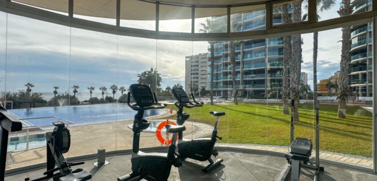 Sale - Apartment / flat -
Torrevieja - Punta prima