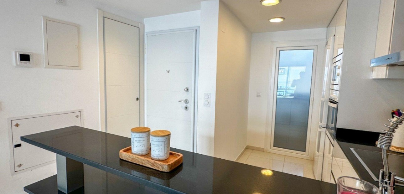 Sale - Apartment / flat -
Torrevieja - Punta prima