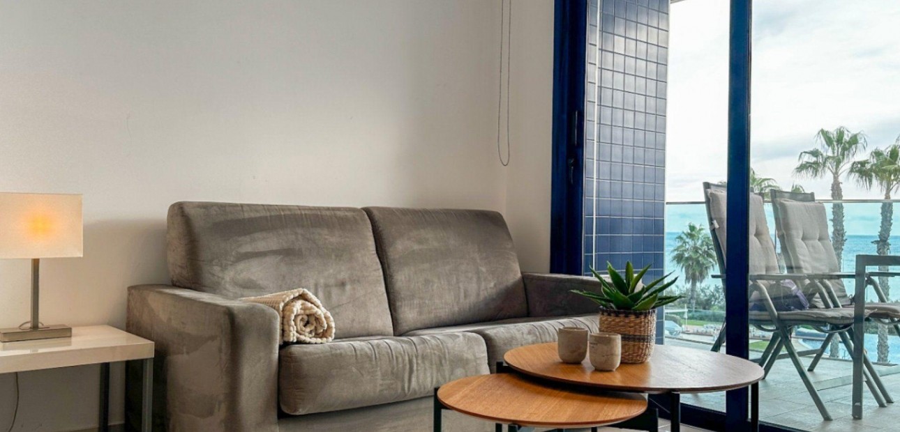Sale - Apartment / flat -
Torrevieja - Punta prima