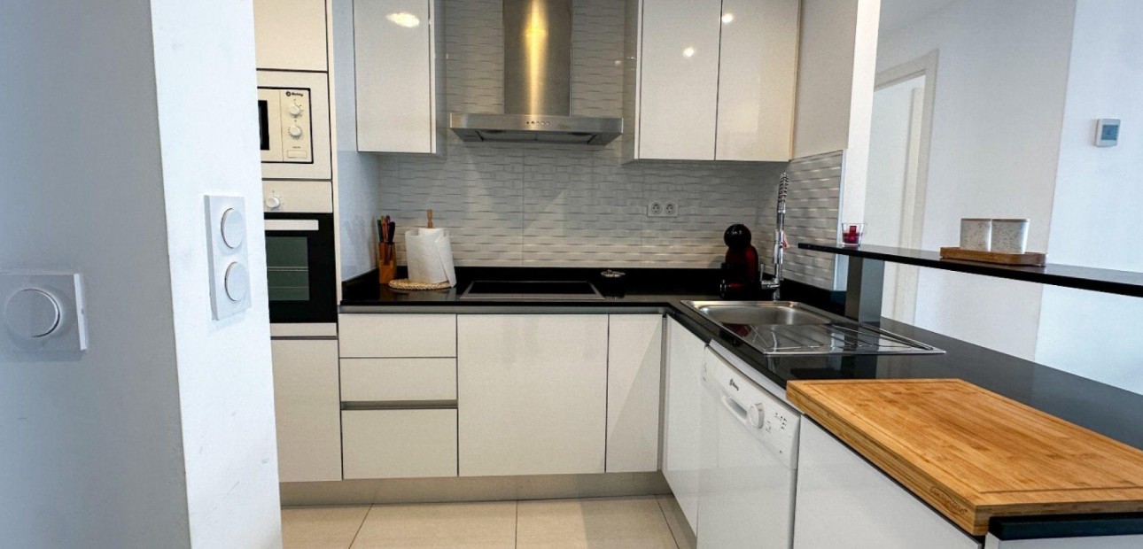 Sale - Apartment / flat -
Torrevieja - Punta prima