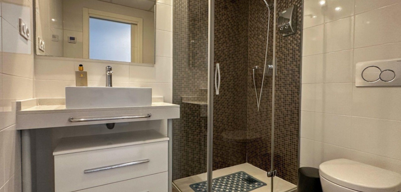 Sale - Apartment / flat -
Torrevieja - Punta prima