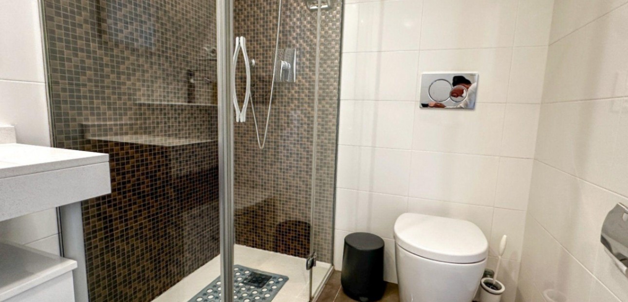 Sale - Apartment / flat -
Torrevieja - Punta prima