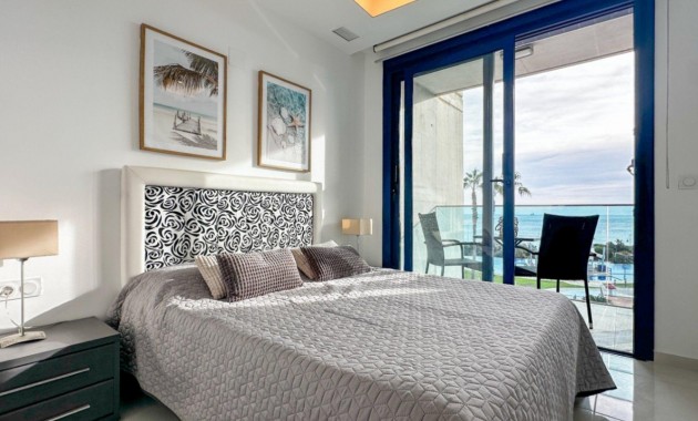 Sale - Apartment / flat -
Torrevieja - Punta prima
