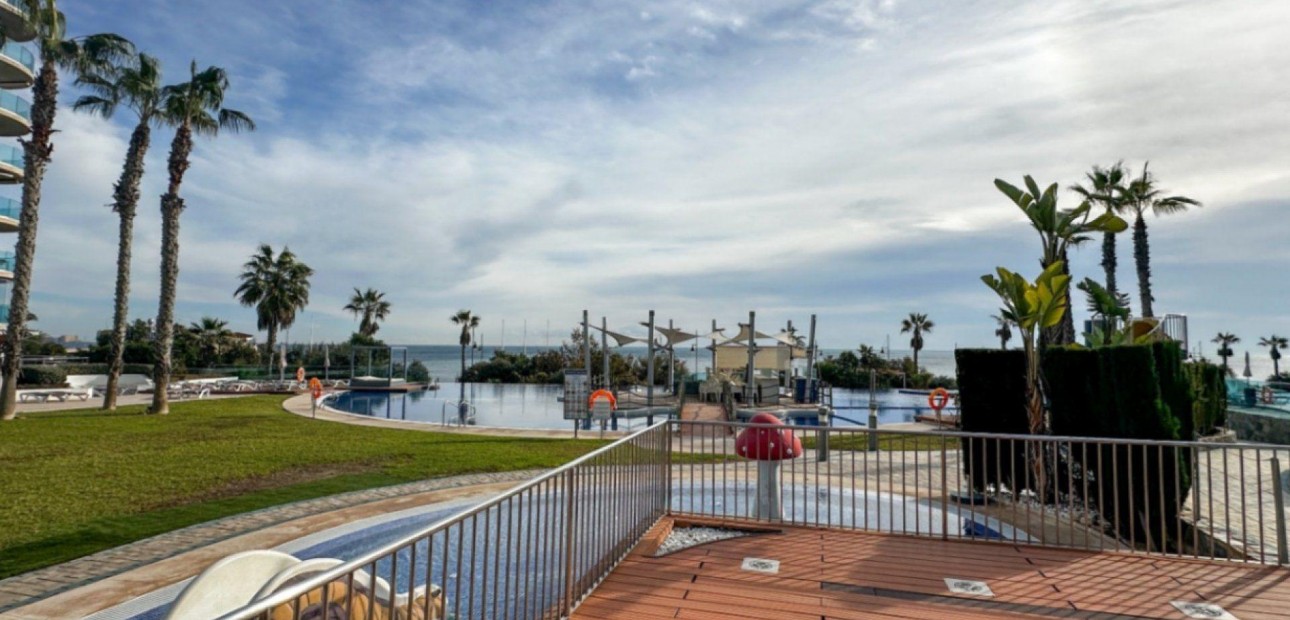 Sale - Apartment / flat -
Torrevieja - Punta prima