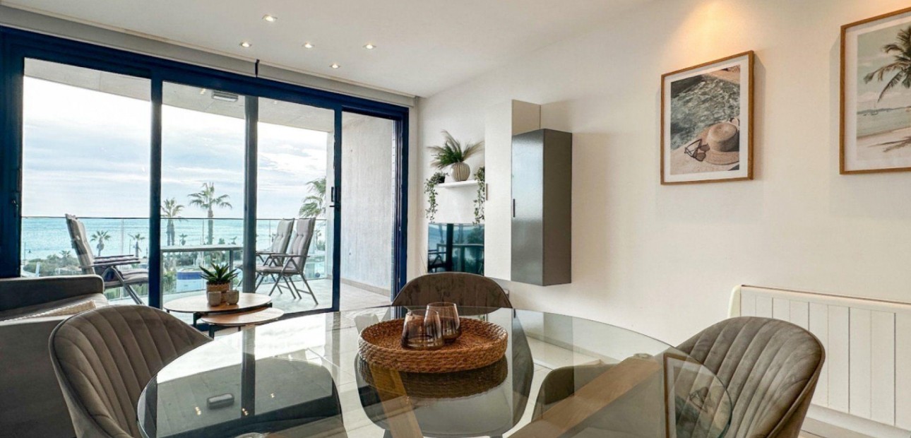 Sale - Apartment / flat -
Torrevieja - Punta prima