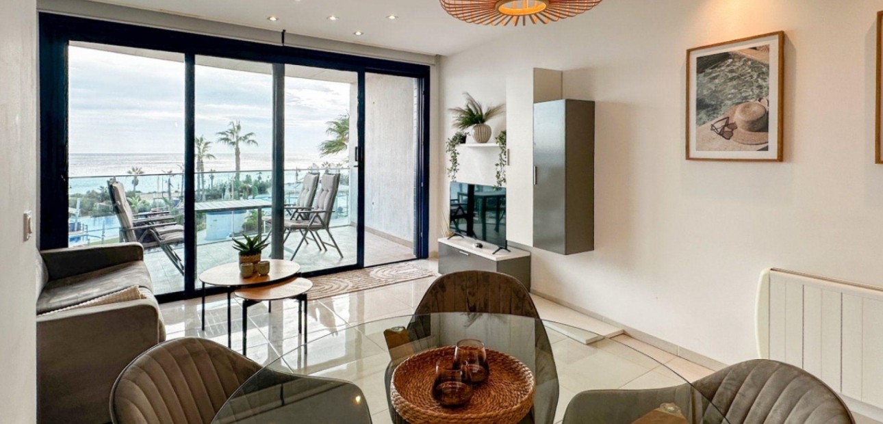 Sale - Apartment / flat -
Torrevieja - Punta prima