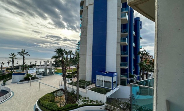 Sale - Apartment / flat -
Torrevieja - Punta prima