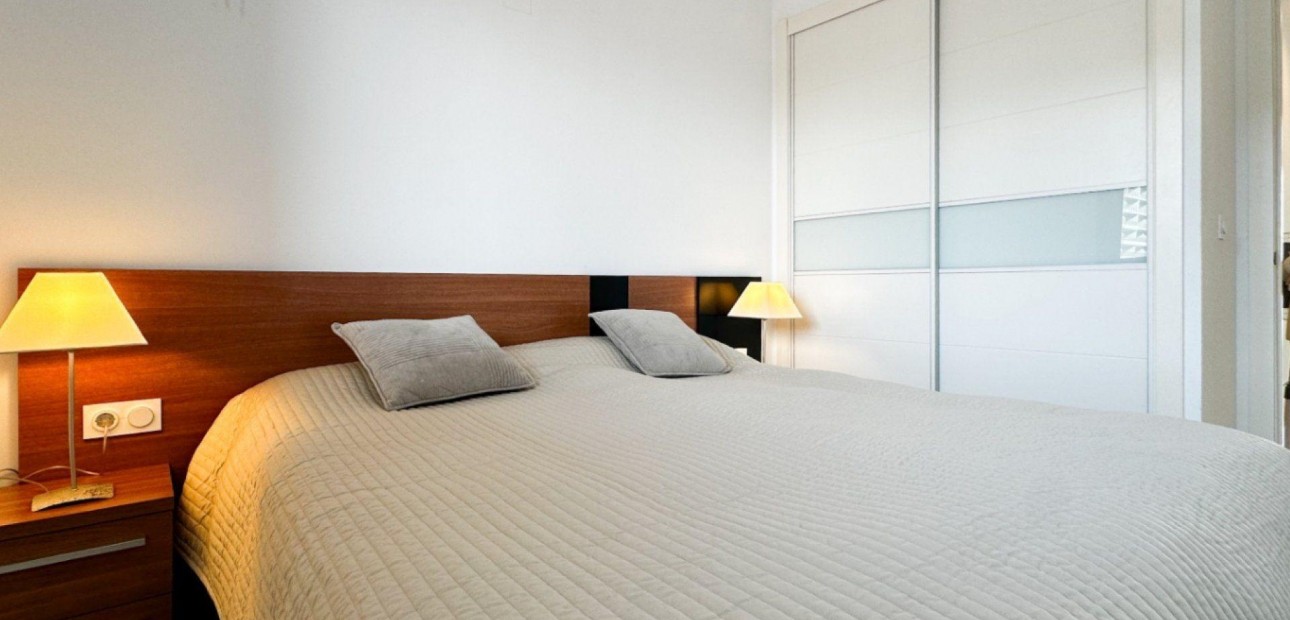 Sale - Apartment / flat -
Torrevieja - Punta prima