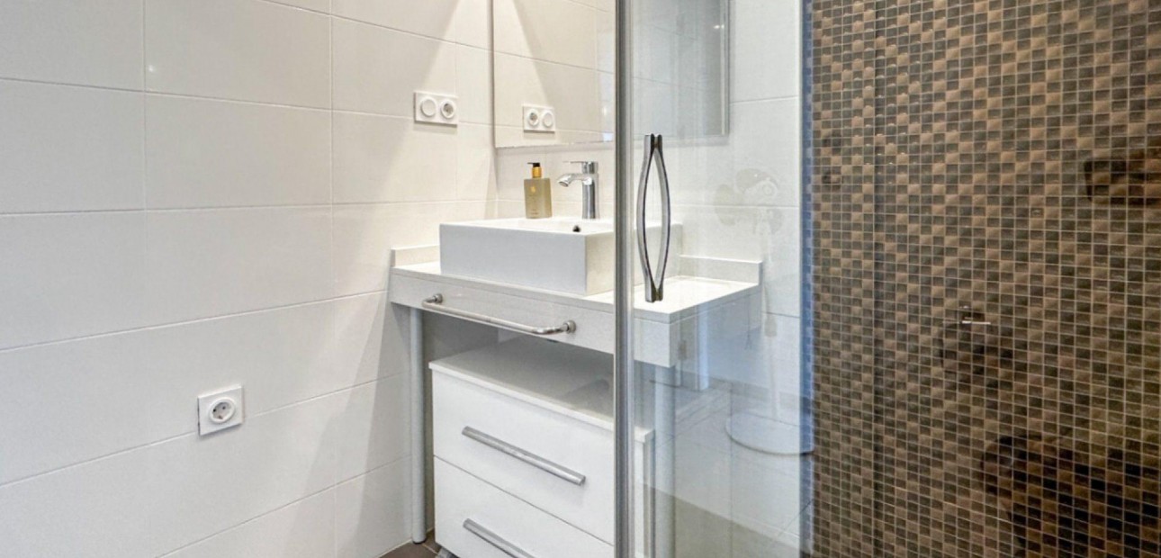 Sale - Apartment / flat -
Torrevieja - Punta prima
