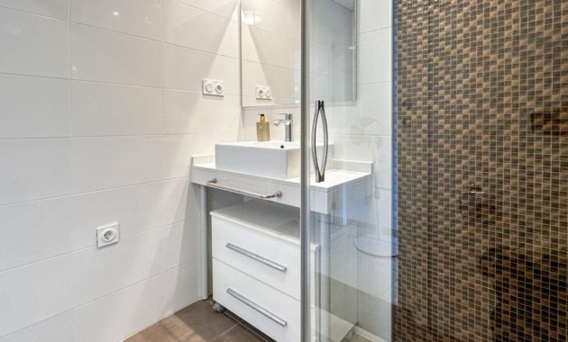 Sale - Apartment / flat -
Torrevieja - Punta prima