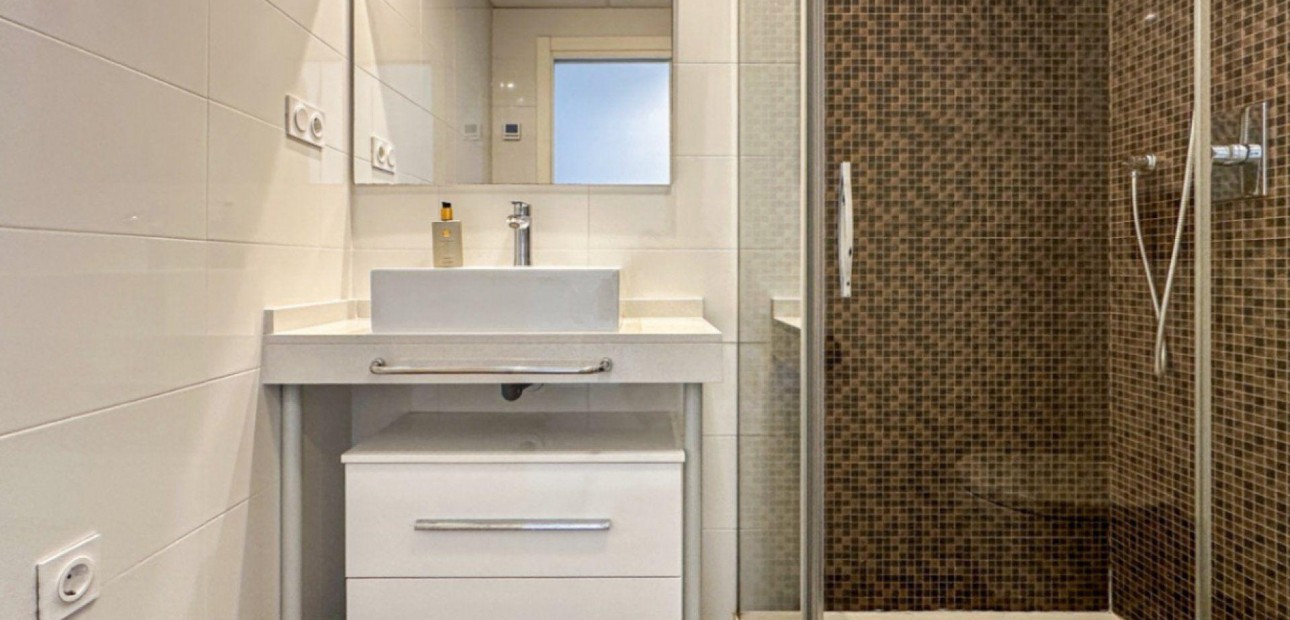 Sale - Apartment / flat -
Torrevieja - Punta prima