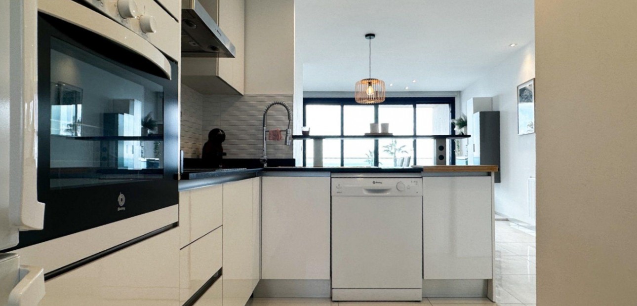 Sale - Apartment / flat -
Torrevieja - Punta prima