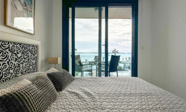 Sale - Apartment / flat -
Torrevieja - Punta prima