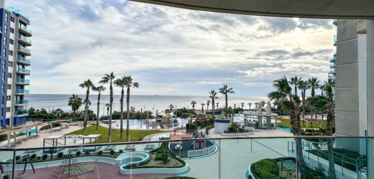 Sale - Apartment / flat -
Torrevieja - Punta prima