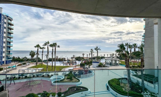 Sale - Apartment / flat -
Torrevieja - Punta prima