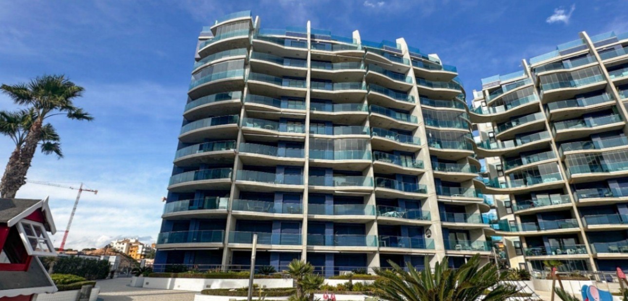 Sale - Apartment / flat -
Torrevieja - Punta prima