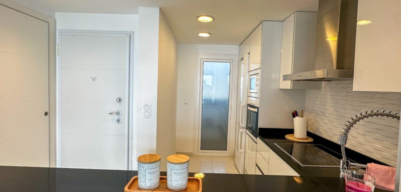Sale - Apartment / flat -
Torrevieja - Punta prima