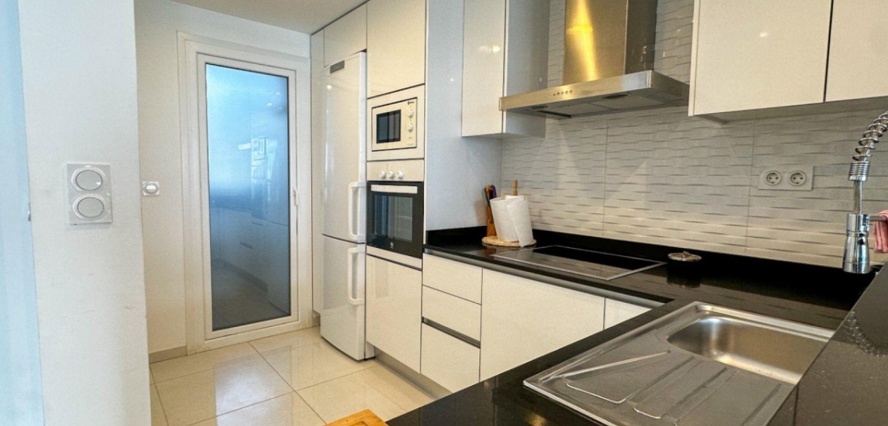 Sale - Apartment / flat -
Torrevieja - Punta prima