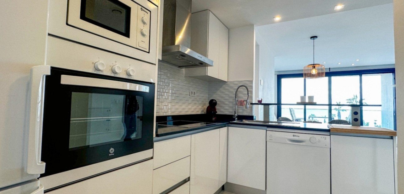 Sale - Apartment / flat -
Torrevieja - Punta prima