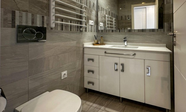 Sale - Apartment / flat -
Torrevieja - Punta prima