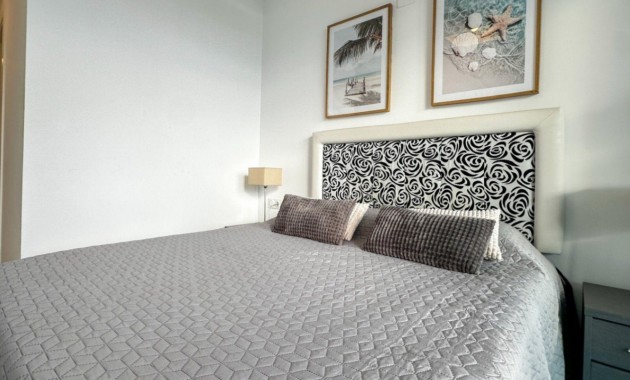 Sale - Apartment / flat -
Torrevieja - Punta prima
