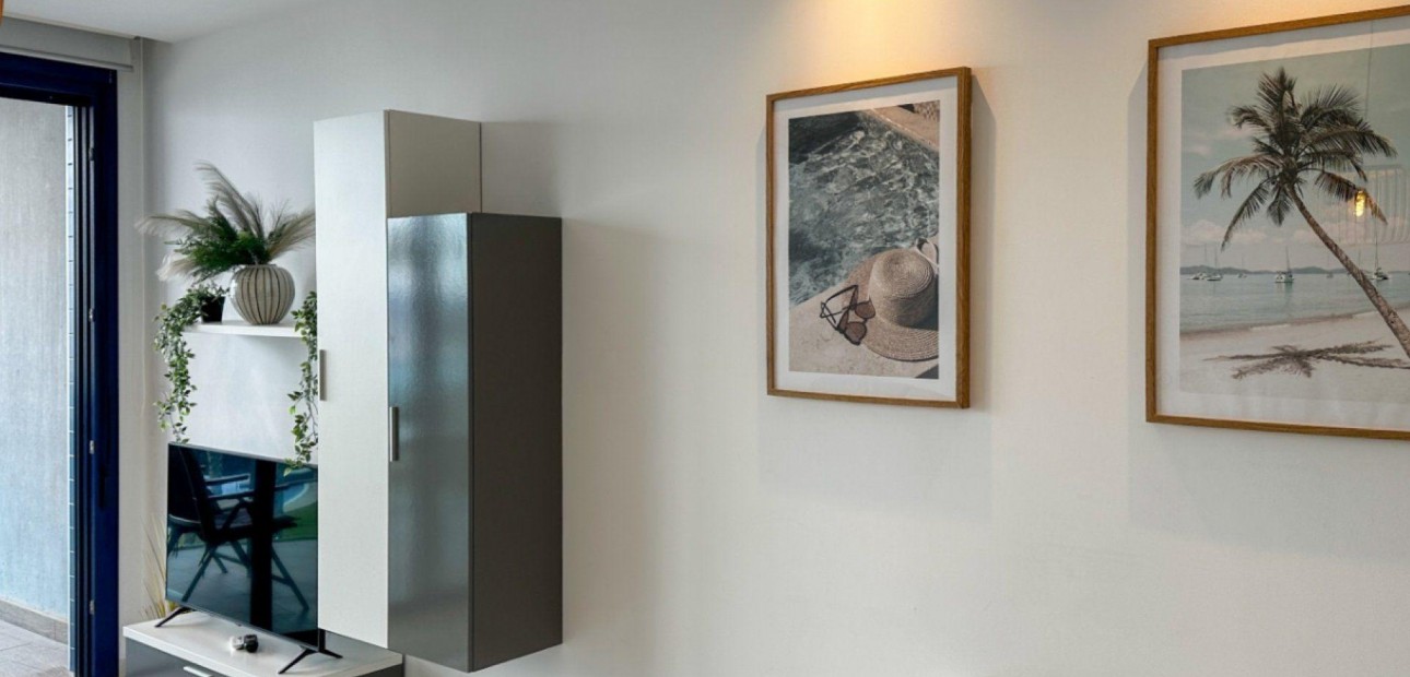 Sale - Apartment / flat -
Torrevieja - Punta prima