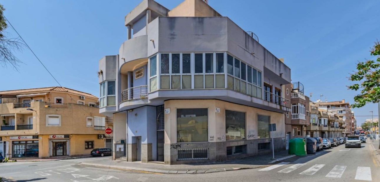 Sale - Business local -
Torrevieja - Nueva Torrevieja - Aguas Nuevas