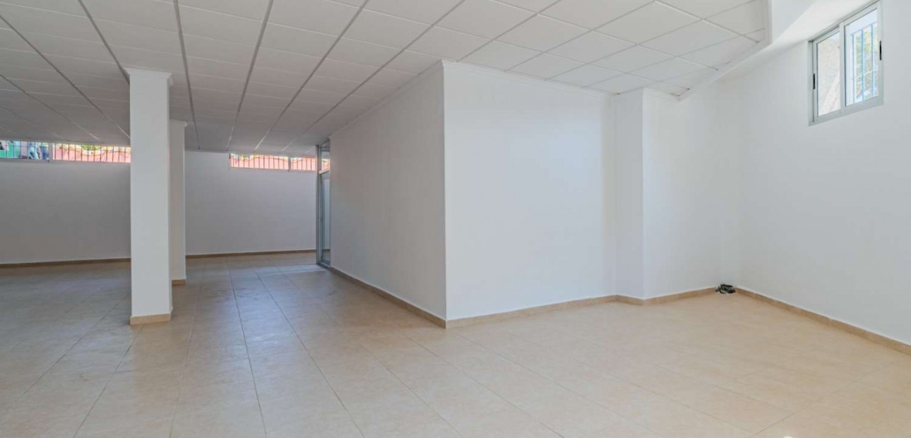 Sale - Business local -
Torrevieja - Nueva Torrevieja - Aguas Nuevas