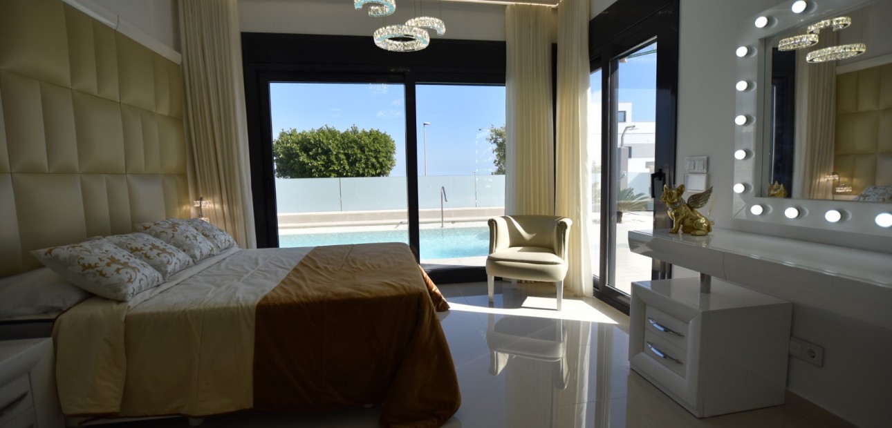 Sale - Detached Villa -
San Miguel de Salinas - San Miguel - Town