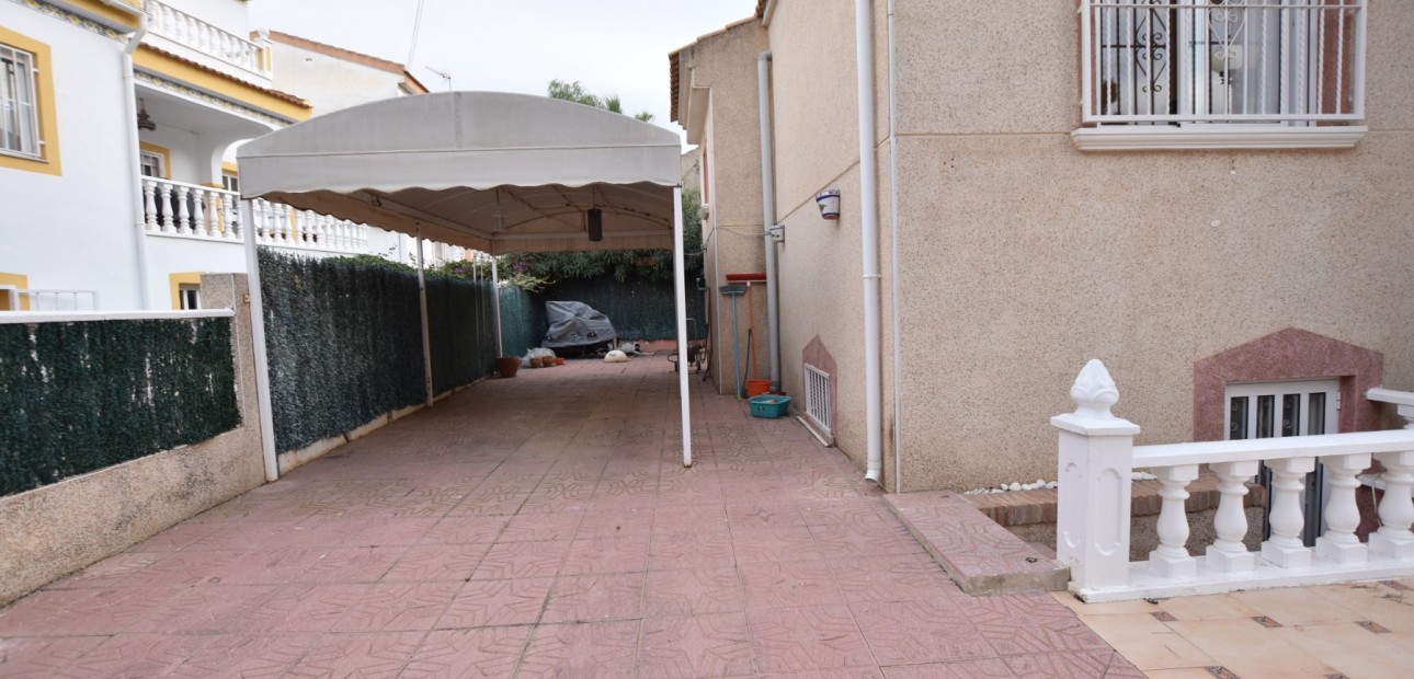 Sale - Detached Villa -
Algorfa - Montemar