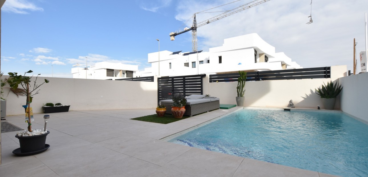Sale - Detached Villa -
Los Montesinos - La Herrada