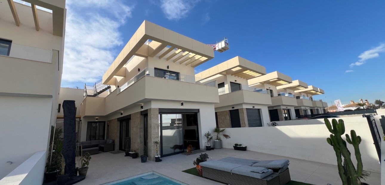 Sale - Detached Villa -
Los Montesinos - La Herrada