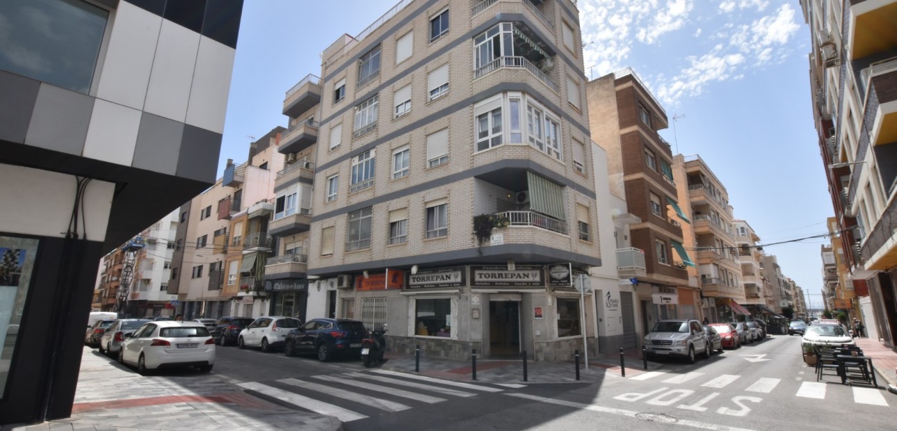 Sale - Apartment / flat -
Torrevieja - Torrevieja - Centre