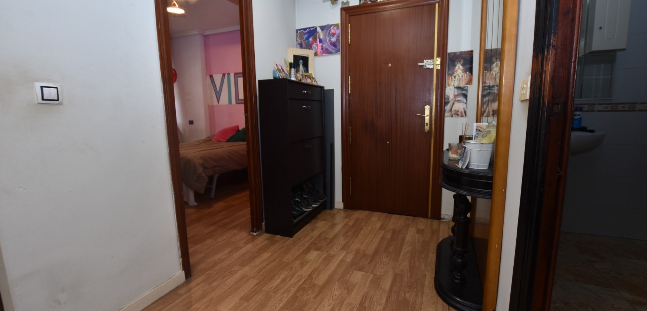 Sale - Apartment / flat -
Torrevieja - Torrevieja - Centre