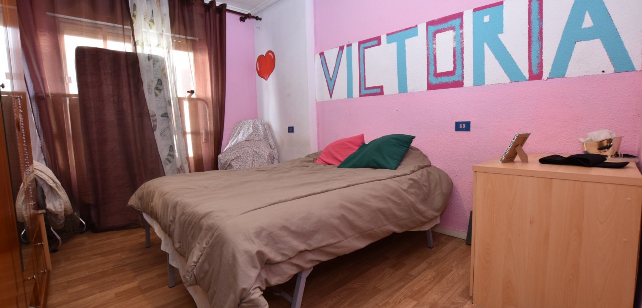 Sale - Apartment / flat -
Torrevieja - Torrevieja - Centre