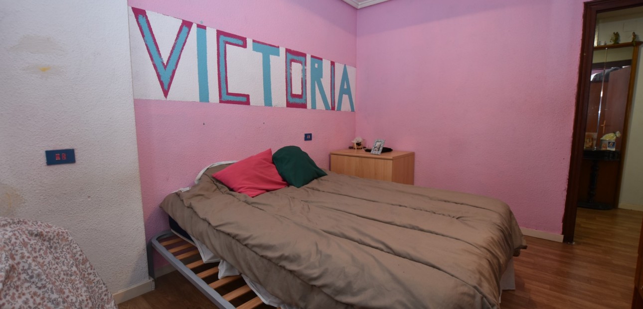 Sale - Apartment / flat -
Torrevieja - Torrevieja - Centre