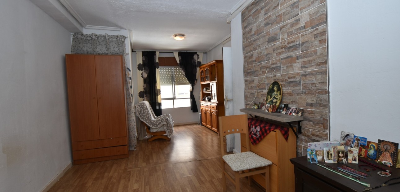 Sale - Apartment / flat -
Torrevieja - Torrevieja - Centre