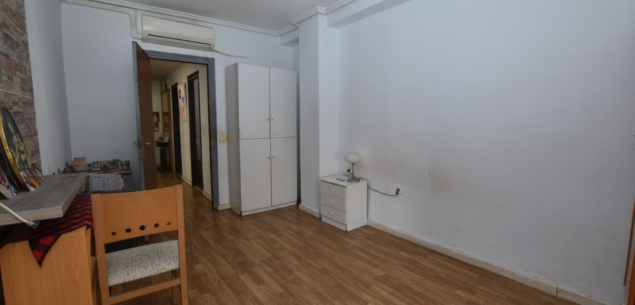 Sale - Apartment / flat -
Torrevieja - Torrevieja - Centre
