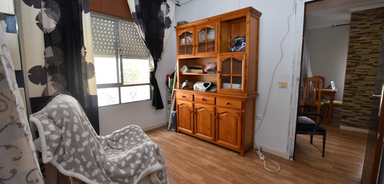 Sale - Apartment / flat -
Torrevieja - Torrevieja - Centre