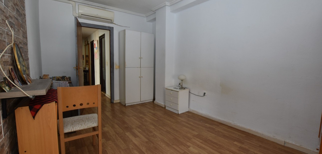 Sale - Apartment / flat -
Torrevieja - Torrevieja - Centre