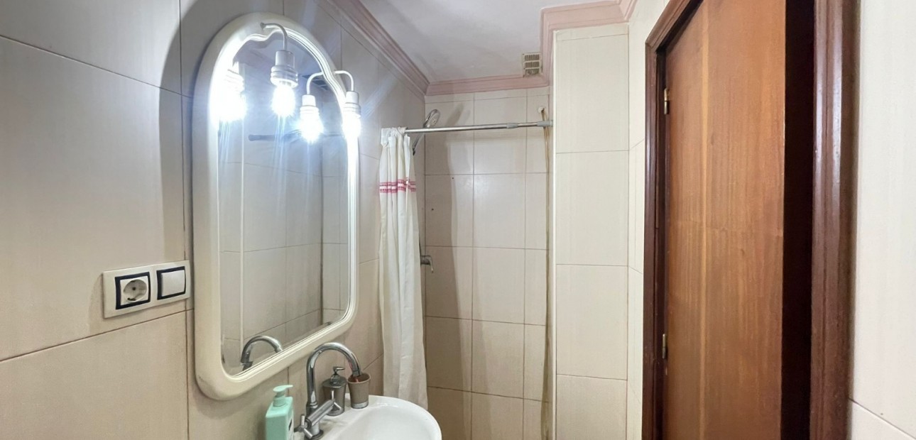 Sale - Apartment / flat -
Torrevieja - Torrevieja - Centre