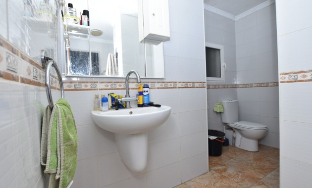 Sale - Apartment / flat -
Torrevieja - Torrevieja - Centre